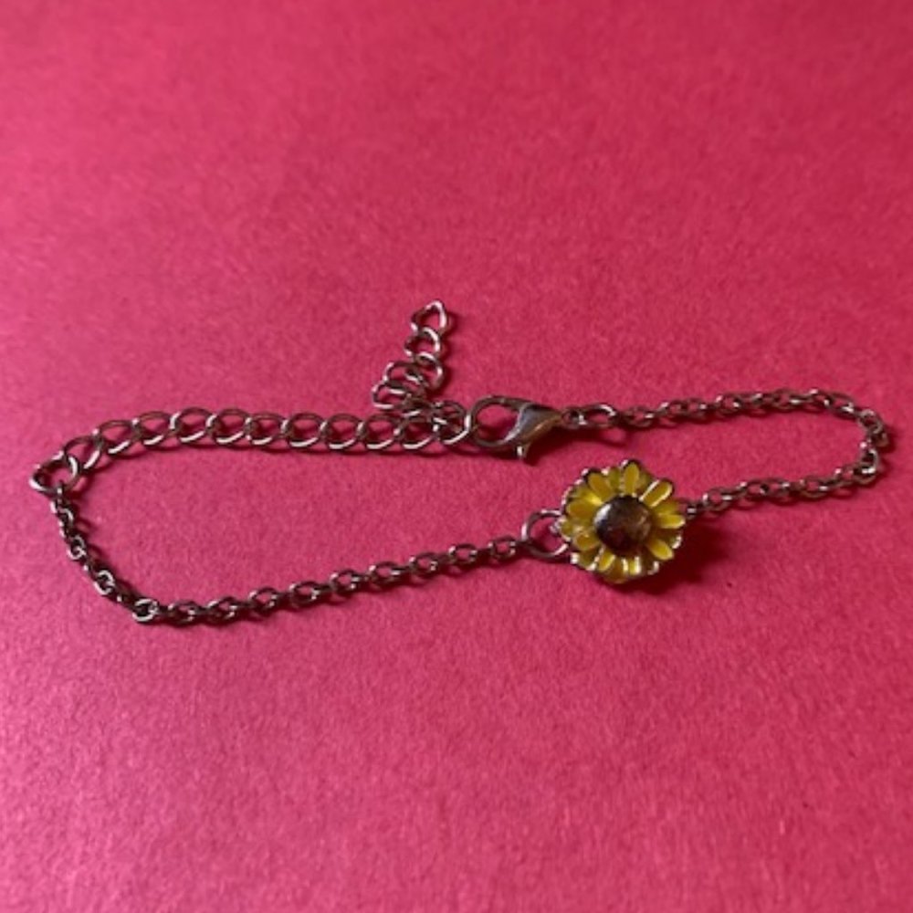 Cute yellow daisy chain bracelet